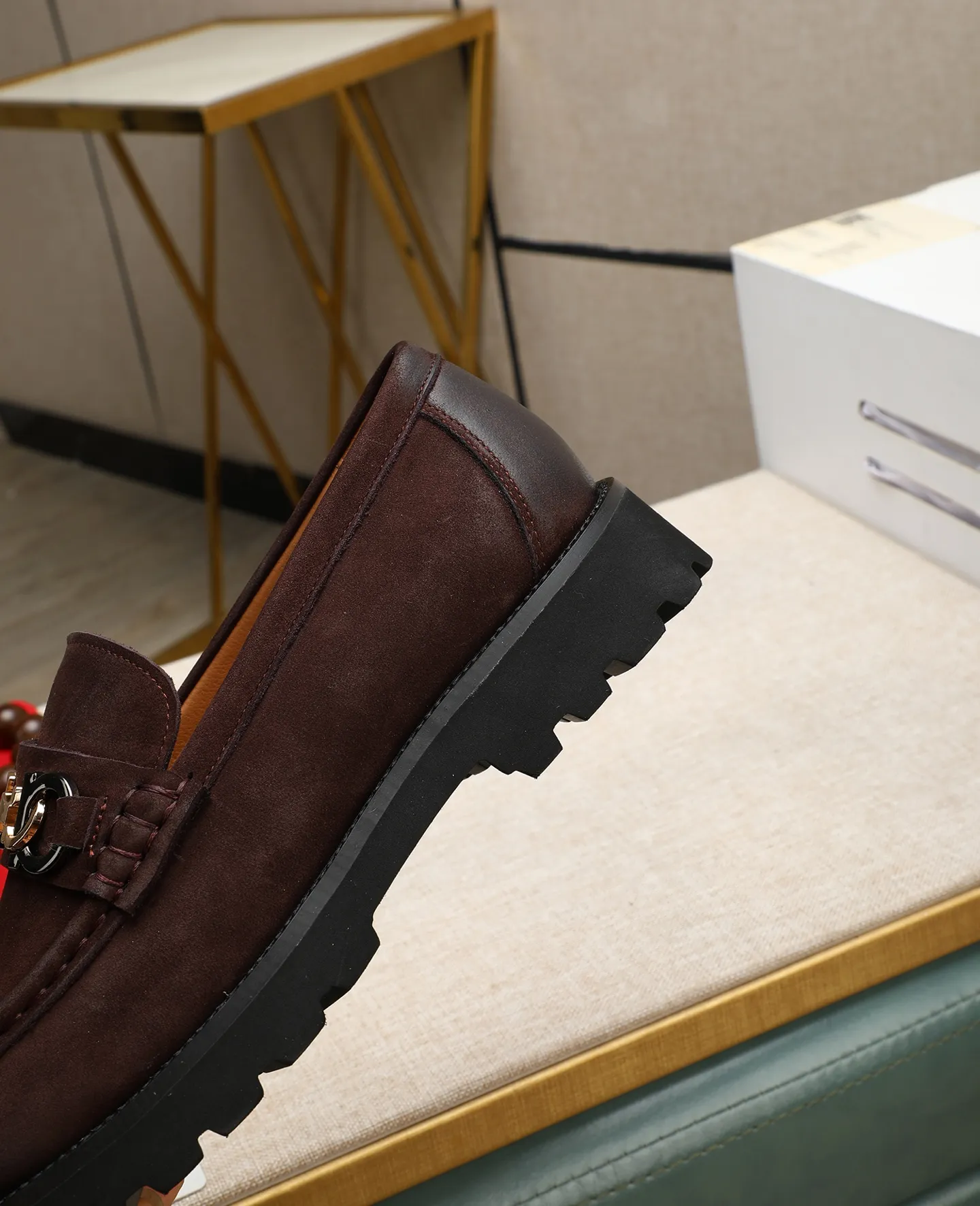 Men's shoes 💰520 📛📛Salvatore Ferragamo high-end (Salvatore Ferragamo) is the world's top luxury footwear brand. It comes from the fashion kingdom of Italy. It is famous all over the world for its traditional handmade design and novel styles... 🚶🏻🚶🏻New suit shoes are available simultaneously at the counter. This model is purely handmade. The fabric is imported Italian calfskin ➕Soft water-dyed cowhide lining Original authentic outsole🌀🌀Size: 38➖44.